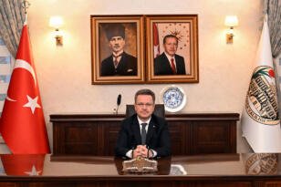 “Gazeteciler çok zor bir görevi yerine getirmektedirler”