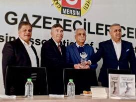 Gazeteci Ercan Güneş’in yeni kitabı ‘’Yitip Giden Bir Kuşak“78’liler” Mersin Gazeteciler Cemiyeti’nde düzenlenen bir toplantı ile tanıtıldı.