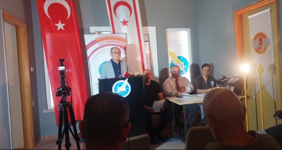 Reşat Akar güven tazeledi